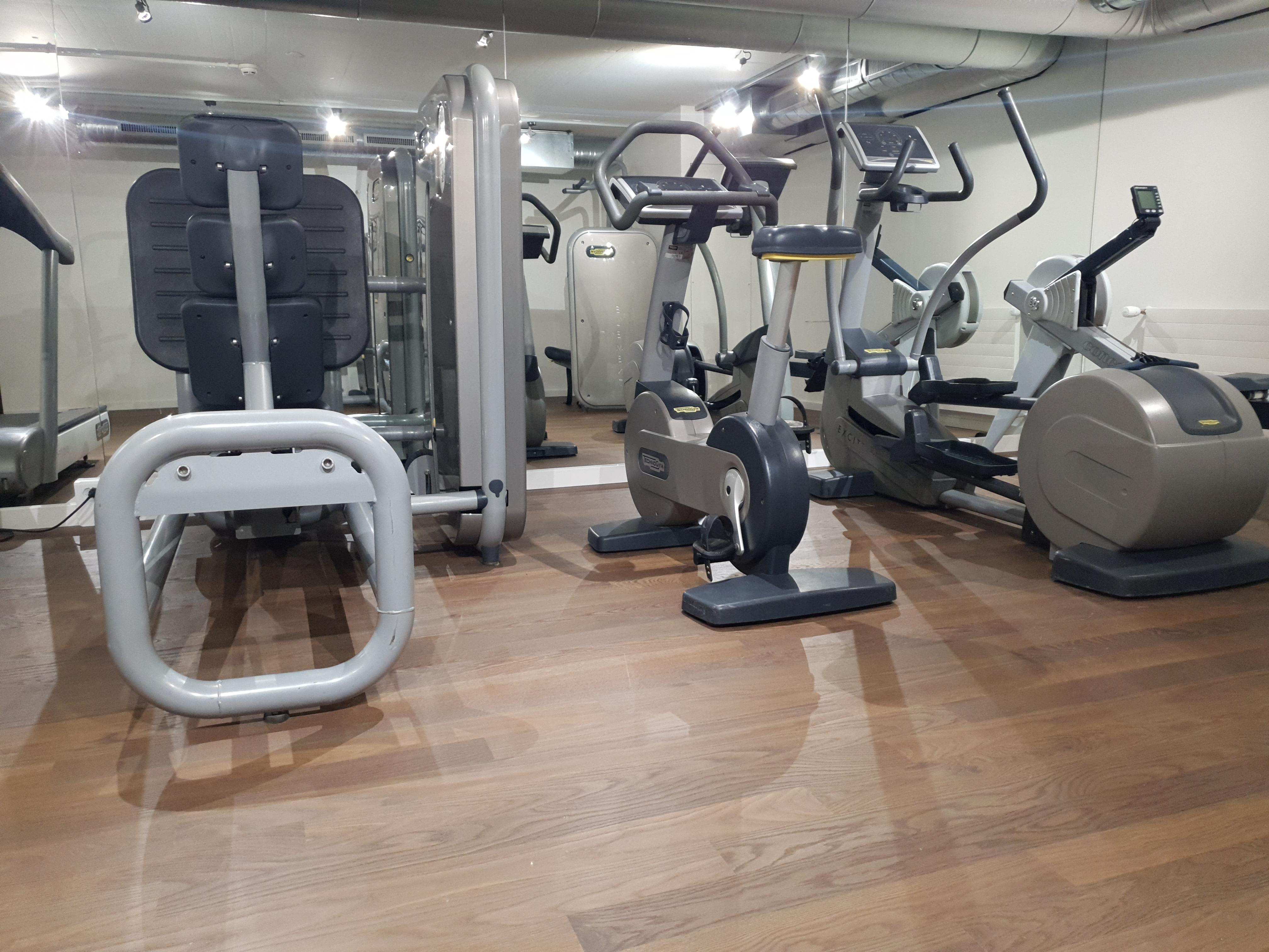 纳什机场酒店 Meyrin 外观 照片 A gym in Belgrade, Serbia