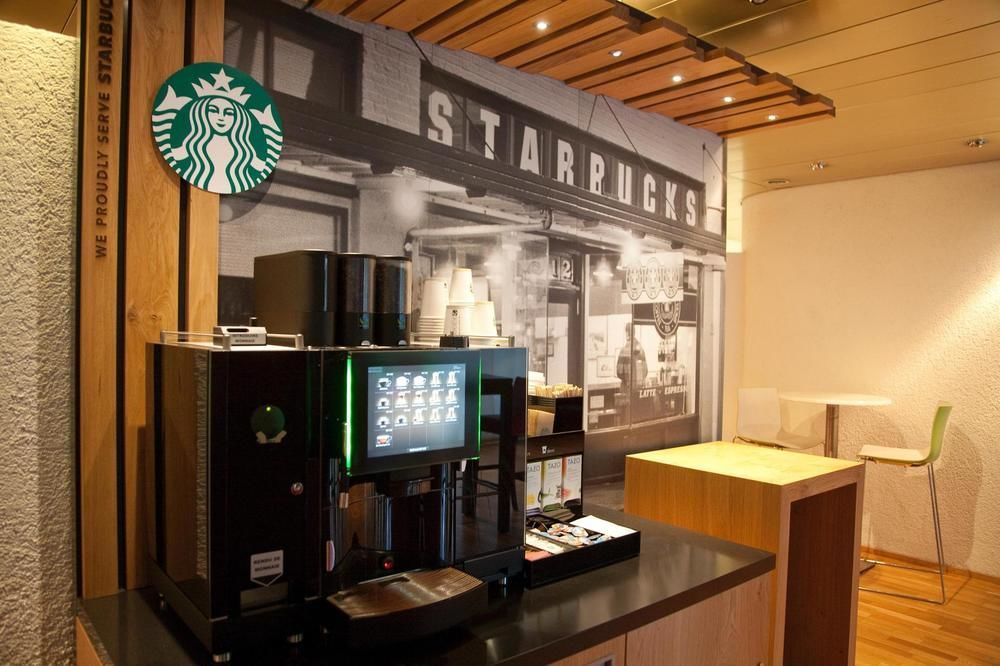 纳什机场酒店 Meyrin 外观 照片 "We proudly serve Starbucks"